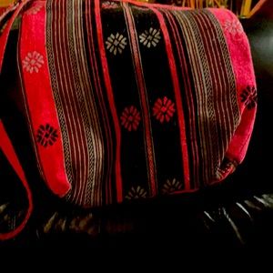 Santa Fe shoulder bag, light weight, snap close, used but in great shape